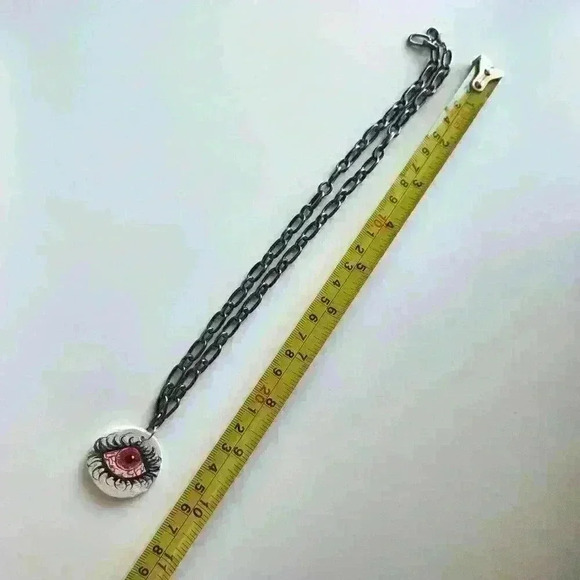 Horrific bloodshot eye with spider eyelashes ✦ goth black chain choker necklace - Picture 5 of 10